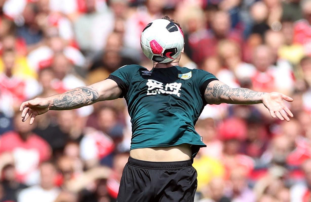 爱游戏APP-里尔训练开放日，转会期迎来里程碑引欢呼，亚冠在即，阵容厚度经受考验的简单介绍