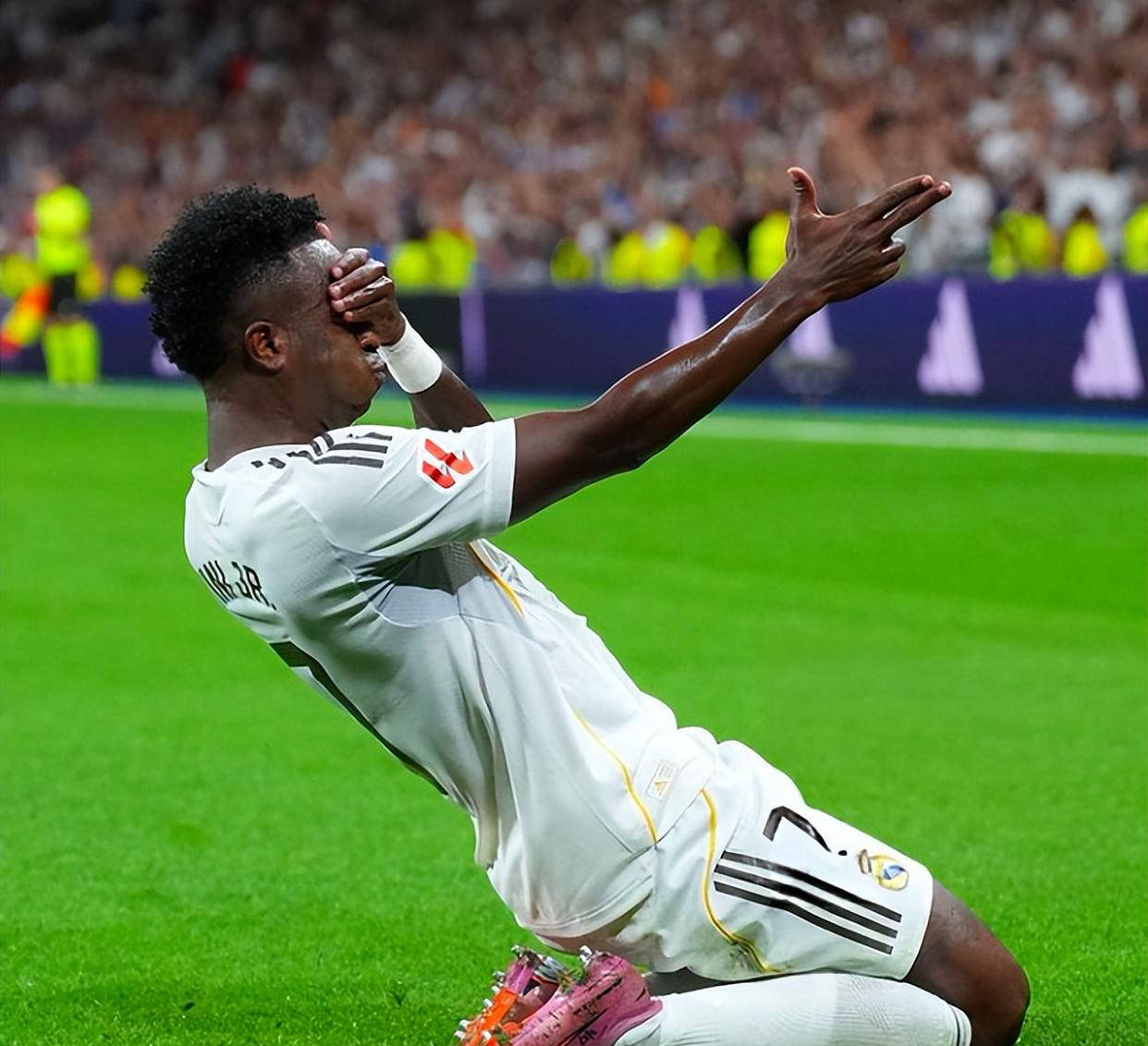 爱游戏体育-包含布鲁克林篮网发布备战花絮；窗口期伤情更新；西甲任务艰巨；轮换策略成焦点的词条