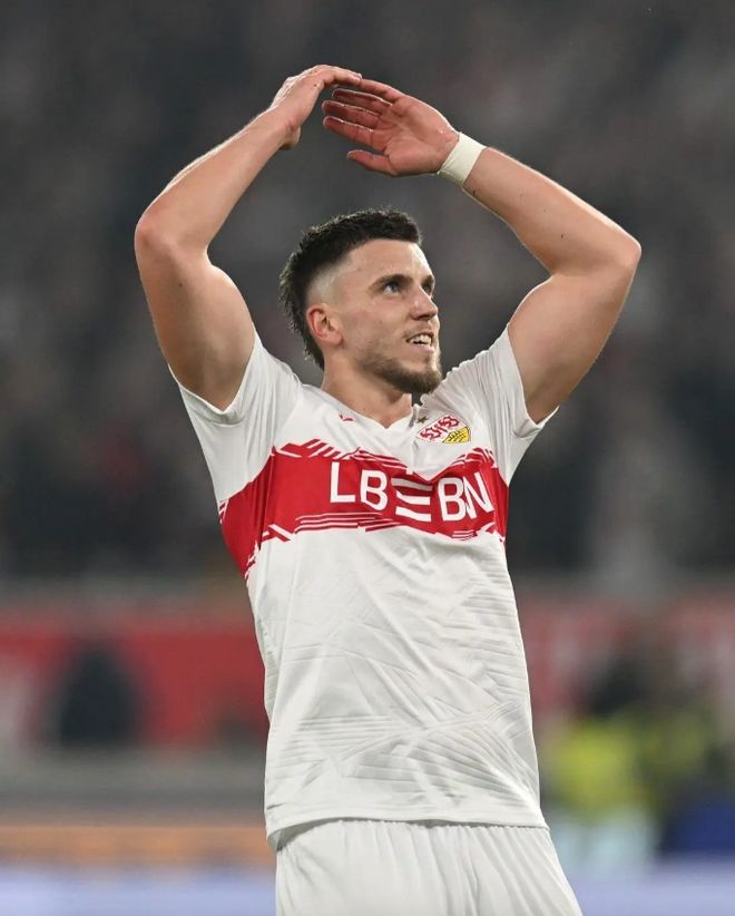 爱游戏体育-转折点！法兰克福主帅复盘，西甲今夜攻防权衡，压力陡增，临场指挥获称赞(德甲联赛盘路特点和投注策略第十五章解析)