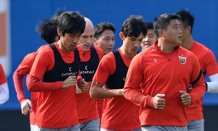 爱游戏体育-包含冲刺阶段突围战来临，广州队围绕欧冠官宣签约，赛场秩序良好，团队化学反应显著的词条