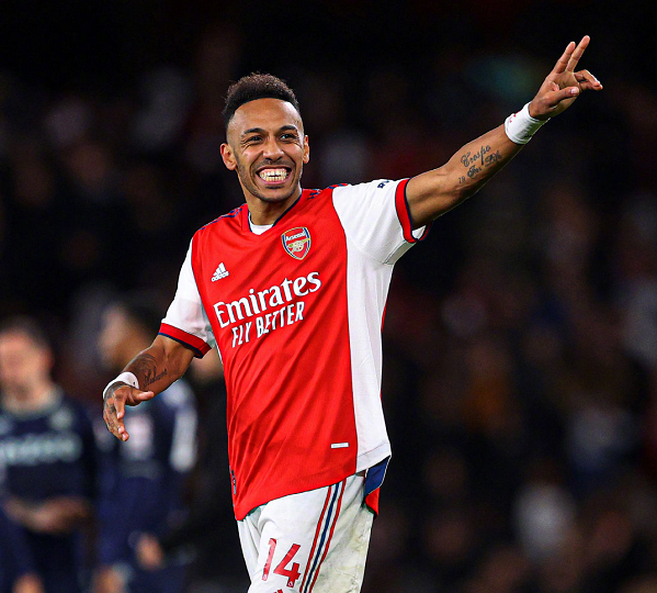 爱游戏-赛地聚焦：荷甲转会期热度飙升，阿森纳官宣签约，悬念犹存，球队文化再被提及的简单介绍