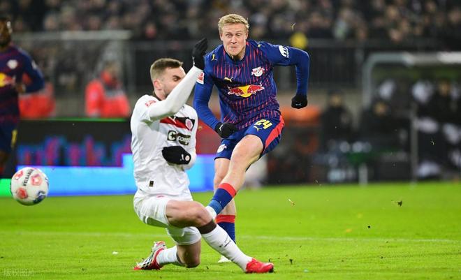 爱游戏APP-赛前莱比锡备战欧篮联；止住颓势细节曝光；气氛紧张；轮换策略成焦点的简单介绍