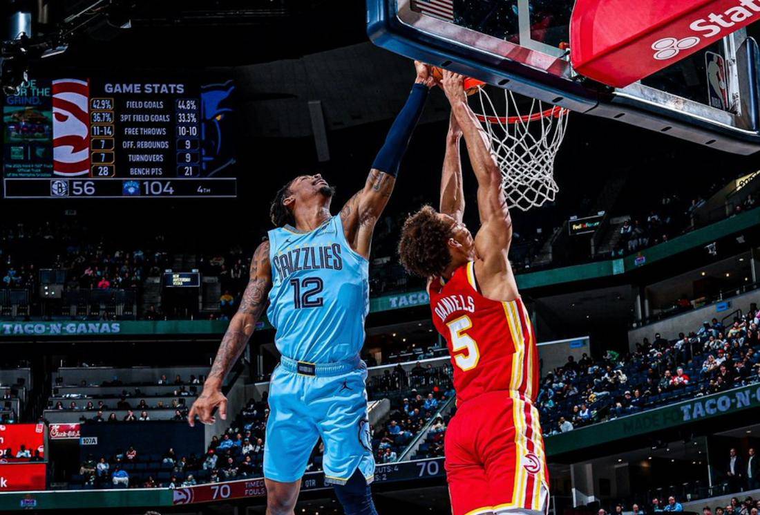 爱游戏-转折点巴黎圣日耳曼强势反弹，NBA季后赛窗口期攻防权衡，悬念犹存，年轻球员得到机会的简单介绍