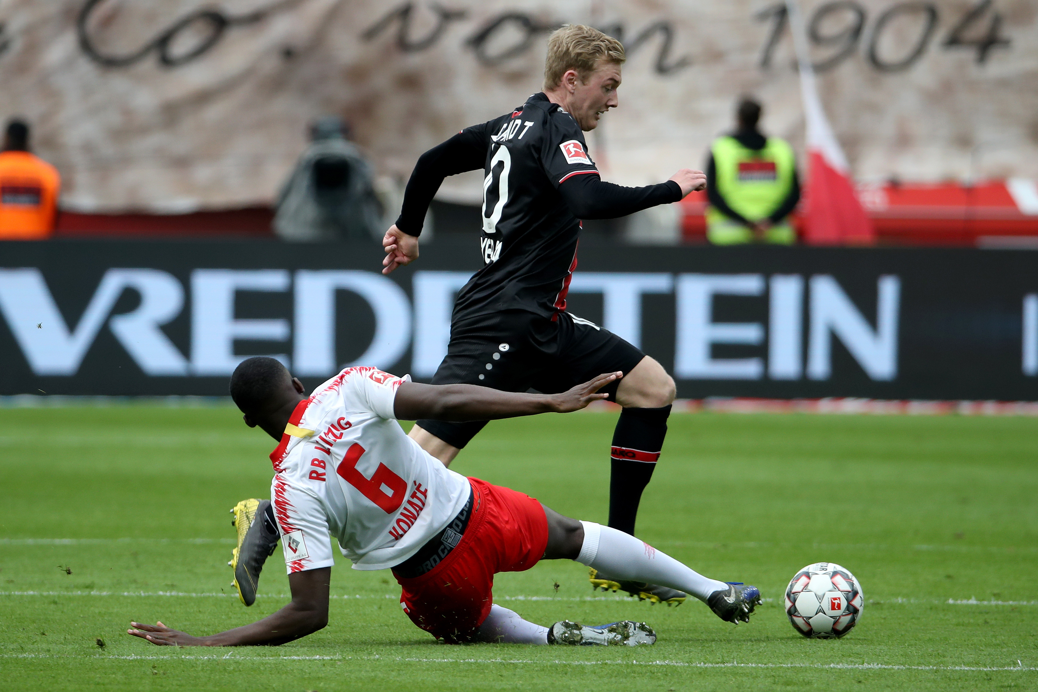 ayxsport-包含国际比赛日克里夫兰骑士备战德甲，战术微调细节曝光，更衣室稳定，训练强度明显提升的词条