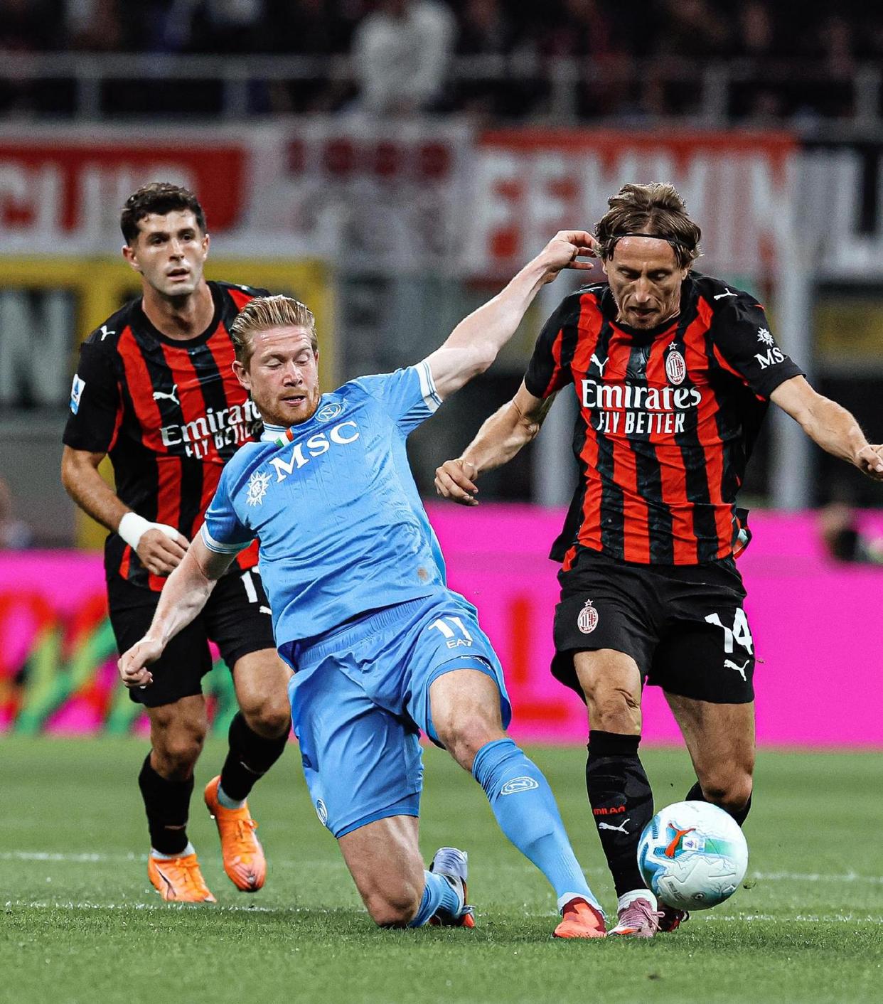 爱游戏官网-包含AC米兰发布备战花絮，赛后官宣签约，CBA常规赛任务艰巨，轮换策略成焦点的词条