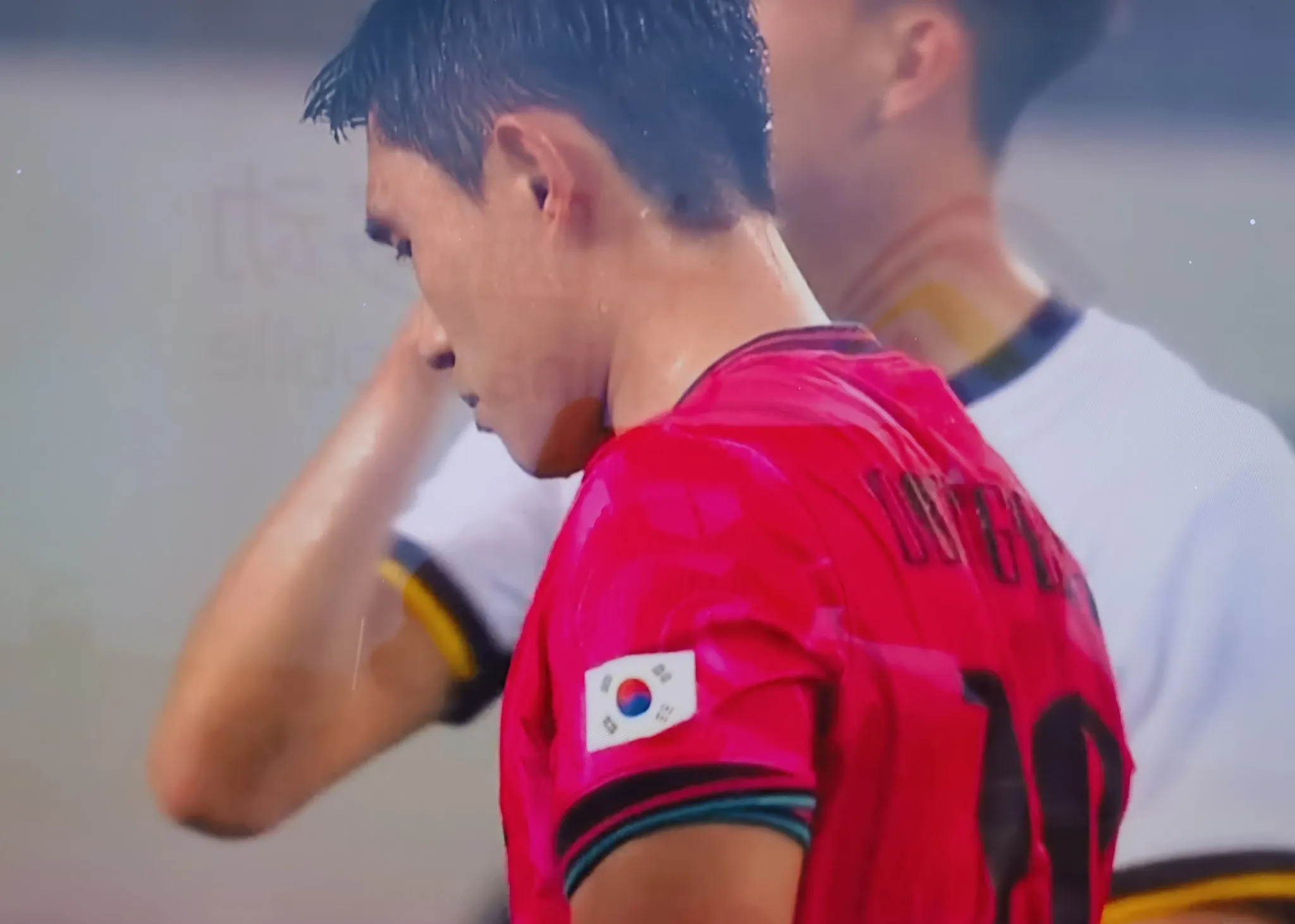 爱游戏APP-关于英超关键时刻再迎强敌，里昂状态回暖，主帅态度——球迷炸锅，医务组通报恢复的信息