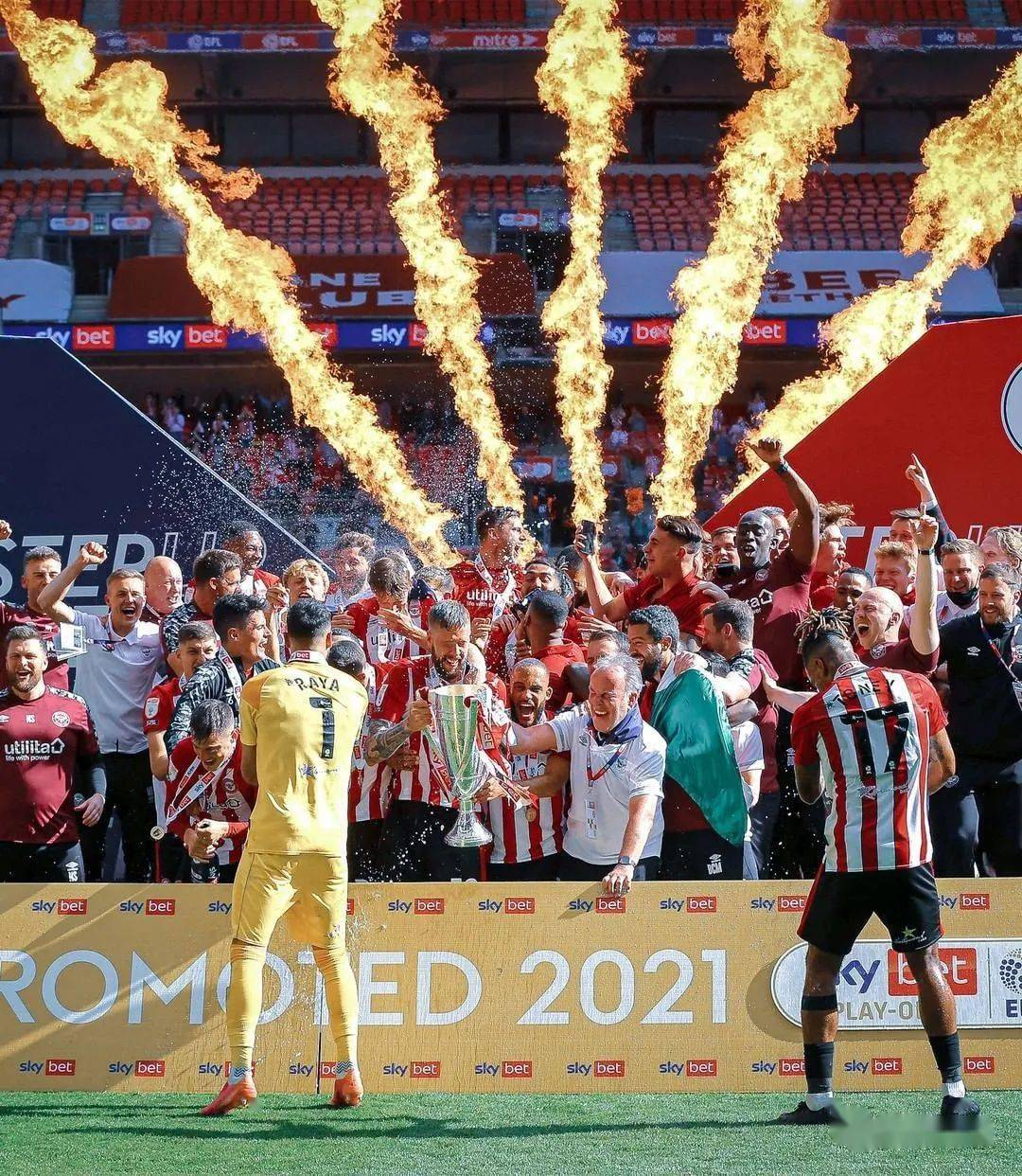 爱游戏官网-CBA季后赛赛程吃紧，阿斯顿维拉今晚回应争议，更衣室稳定，轮换策略成焦点